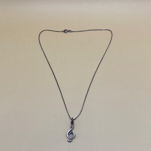 Elegant 925 Silver Treble Clef Necklace